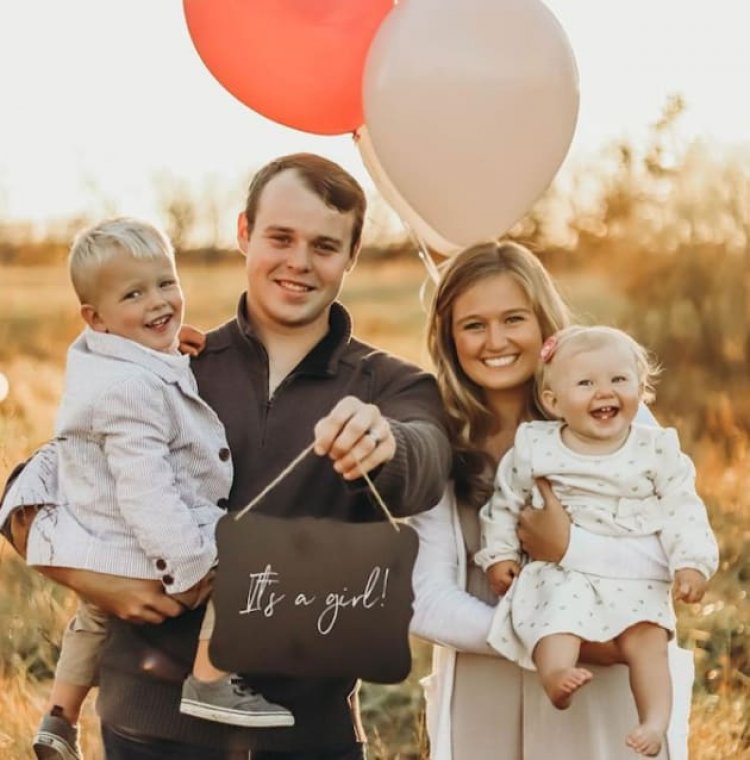 Kendra Duggar Baby Bump: Spotted in New Photo? Baby #4 on the Way?!?