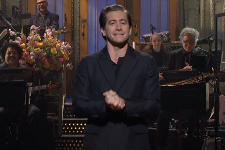SNL: Jake Gyllenhaal Monologue Kicks Things off On a Musical Note