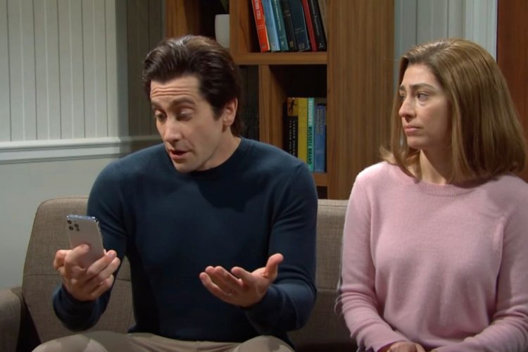 SNL: Jake Gyllenhaal Visits Couples Counselor With Unusual Methods